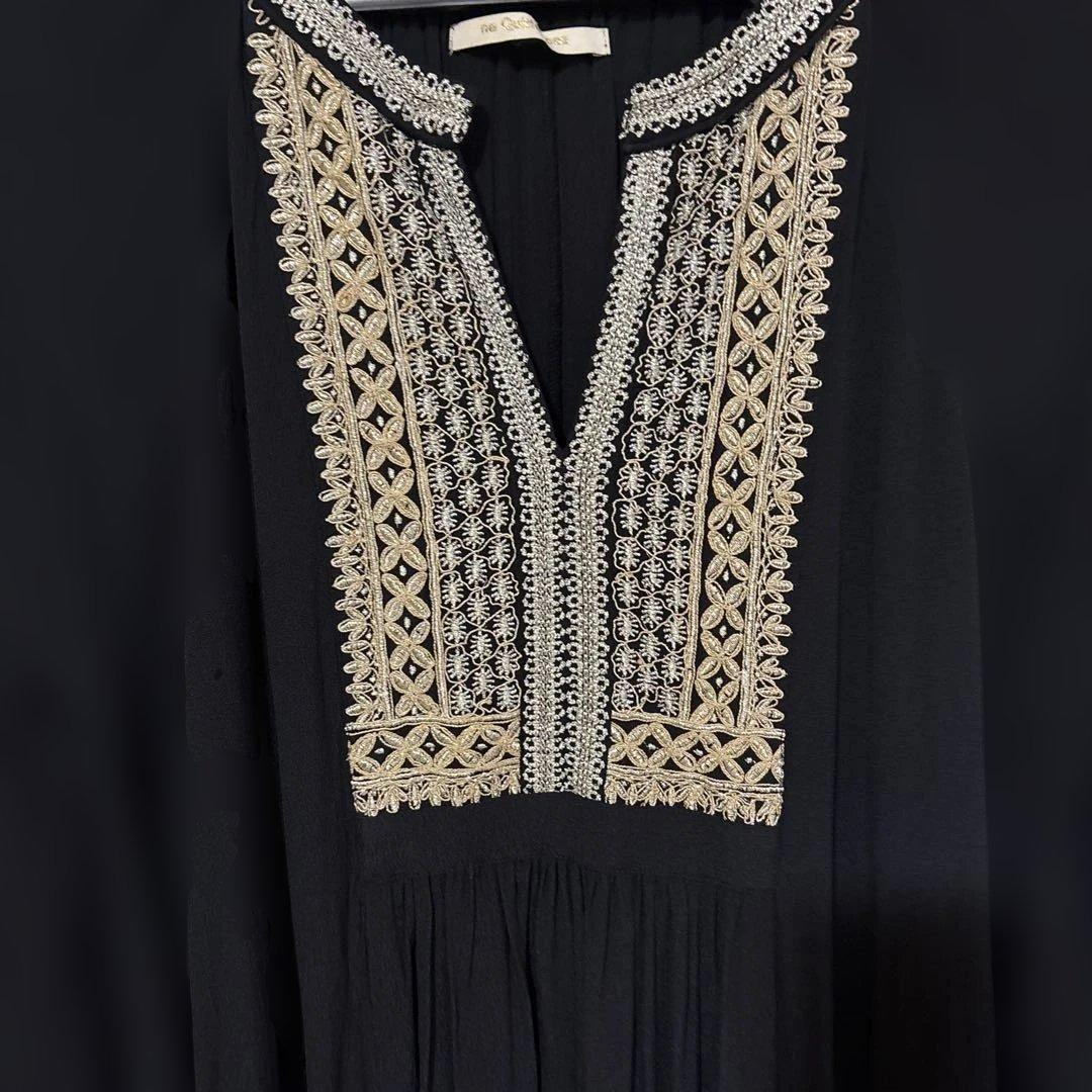 ヌキテパ　黒ワンピース