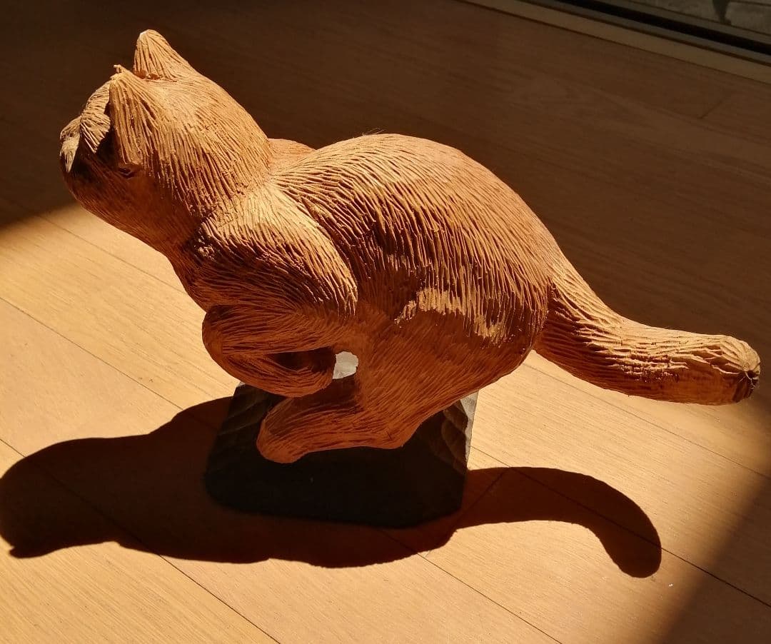 猫の木彫り　作家　猫　彫刻　オブジェ　置物　アンティーク