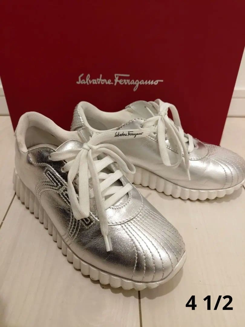 ★週末限定★ 美品★Salvatore Ferragamo シルバー スニーカー