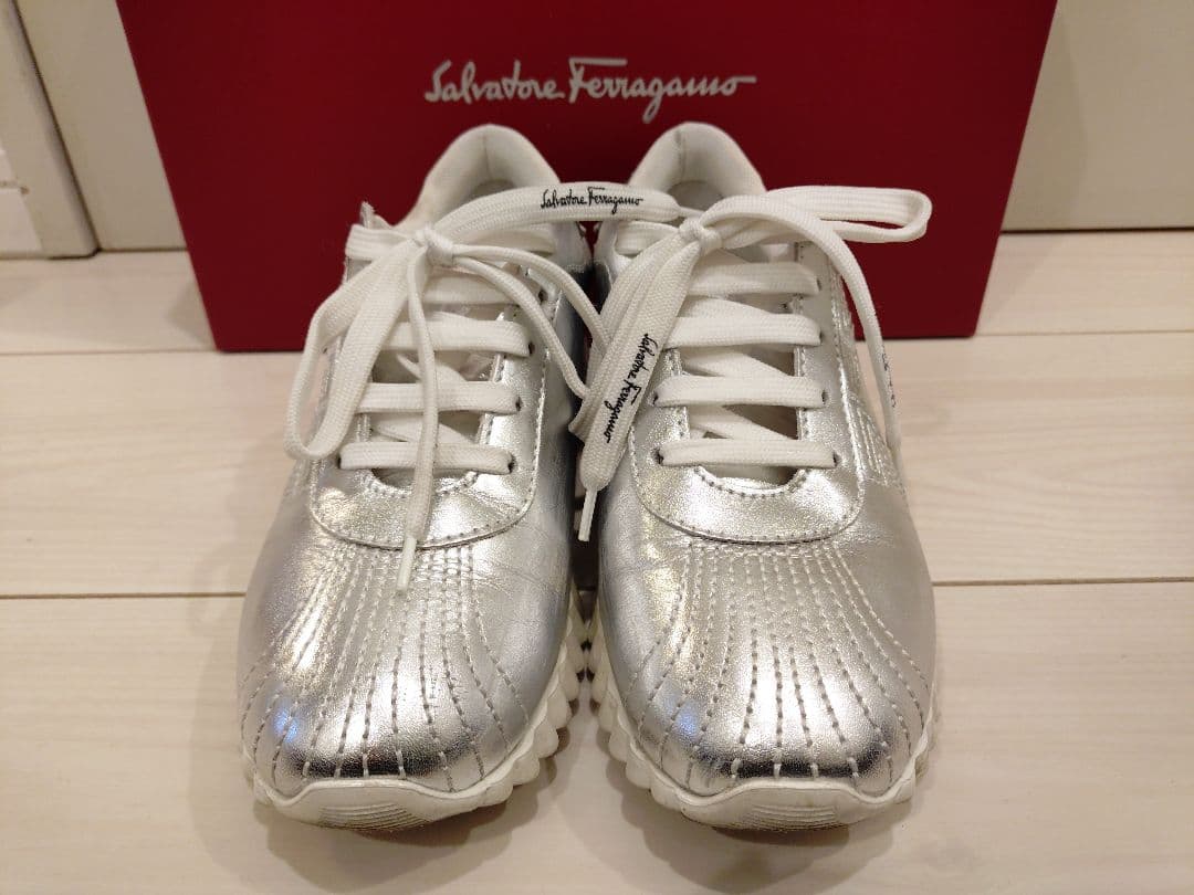 ★週末限定★ 美品★Salvatore Ferragamo シルバー スニーカー