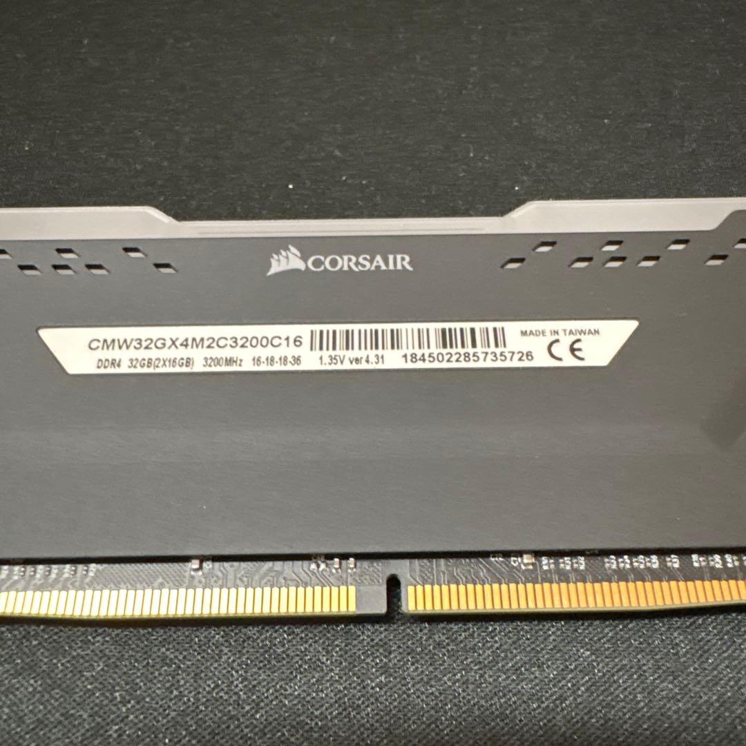 メモリー vengeance rgb pro(ddr4 16gb 3200Mhz x 2)