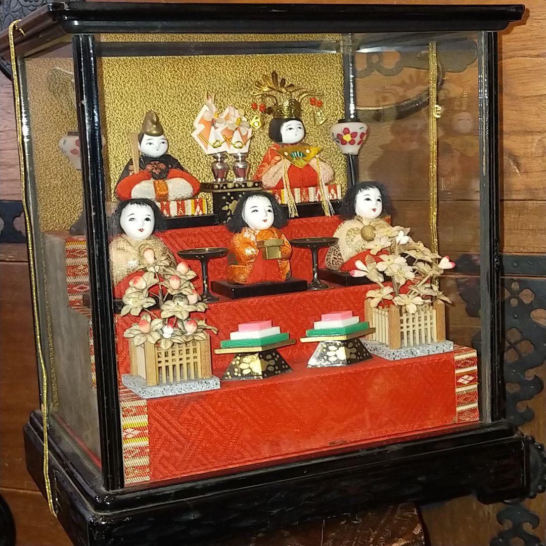 ガラスケース入り雛人形