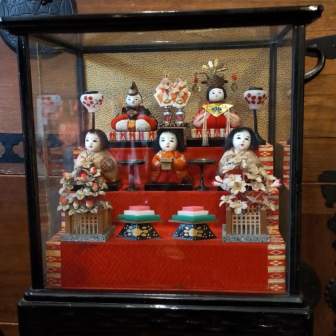 ガラスケース入り雛人形