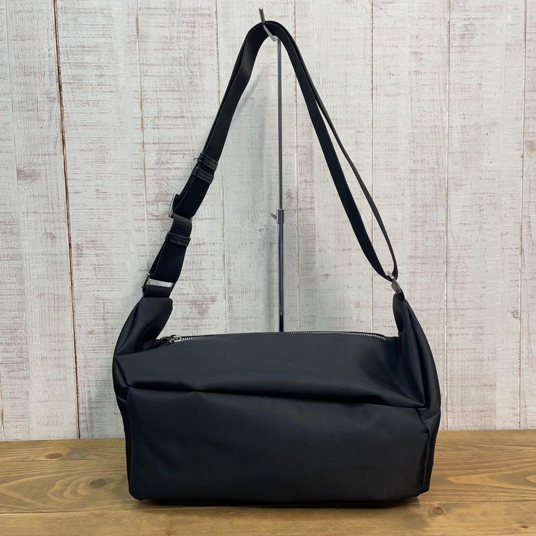 GIVENCHY ロゴ入りナイロン　パンドラベルドバッグ