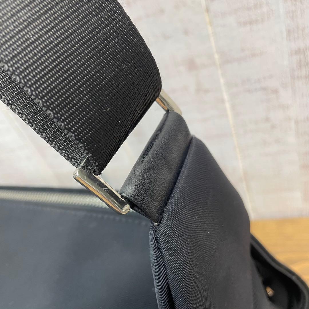 GIVENCHY ロゴ入りナイロン　パンドラベルドバッグ