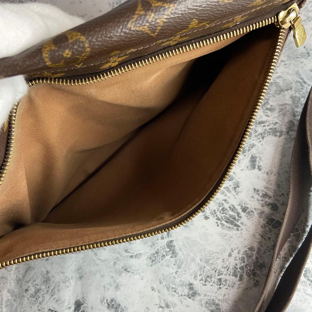 ✨LOUIS VUITTON✨　ルイヴィトン　ショルダーバッグ　メッセンジャー