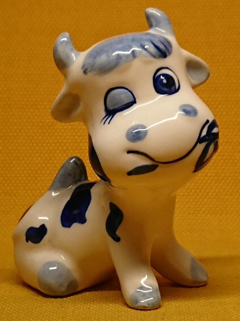 うし　牛　陶器　オブジェ　置物　インテリア　工芸品　美術品　A1343