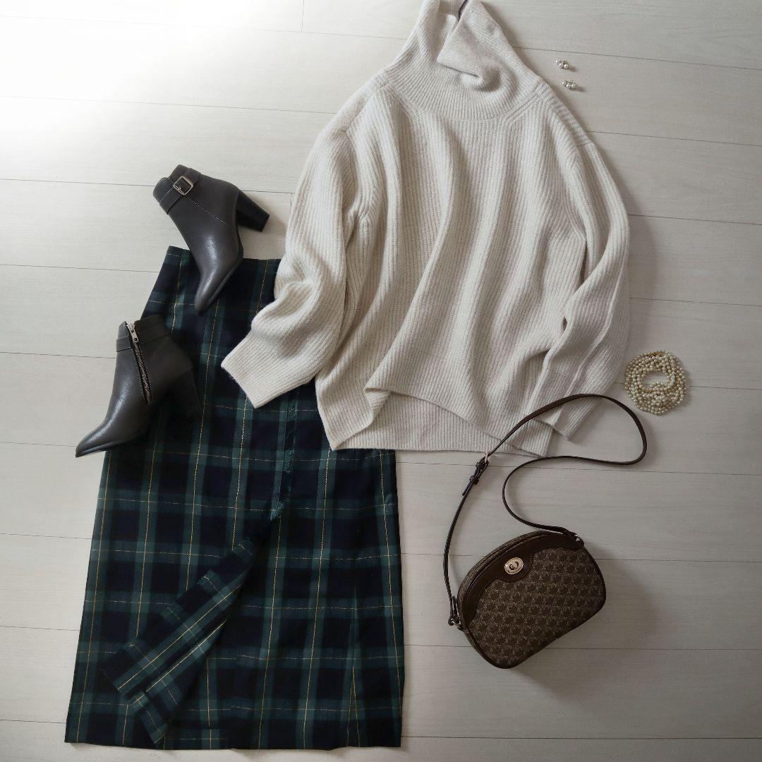 新品淡雪エクリュホワイトアーバンリサーチドロップショルダータートルネックニット