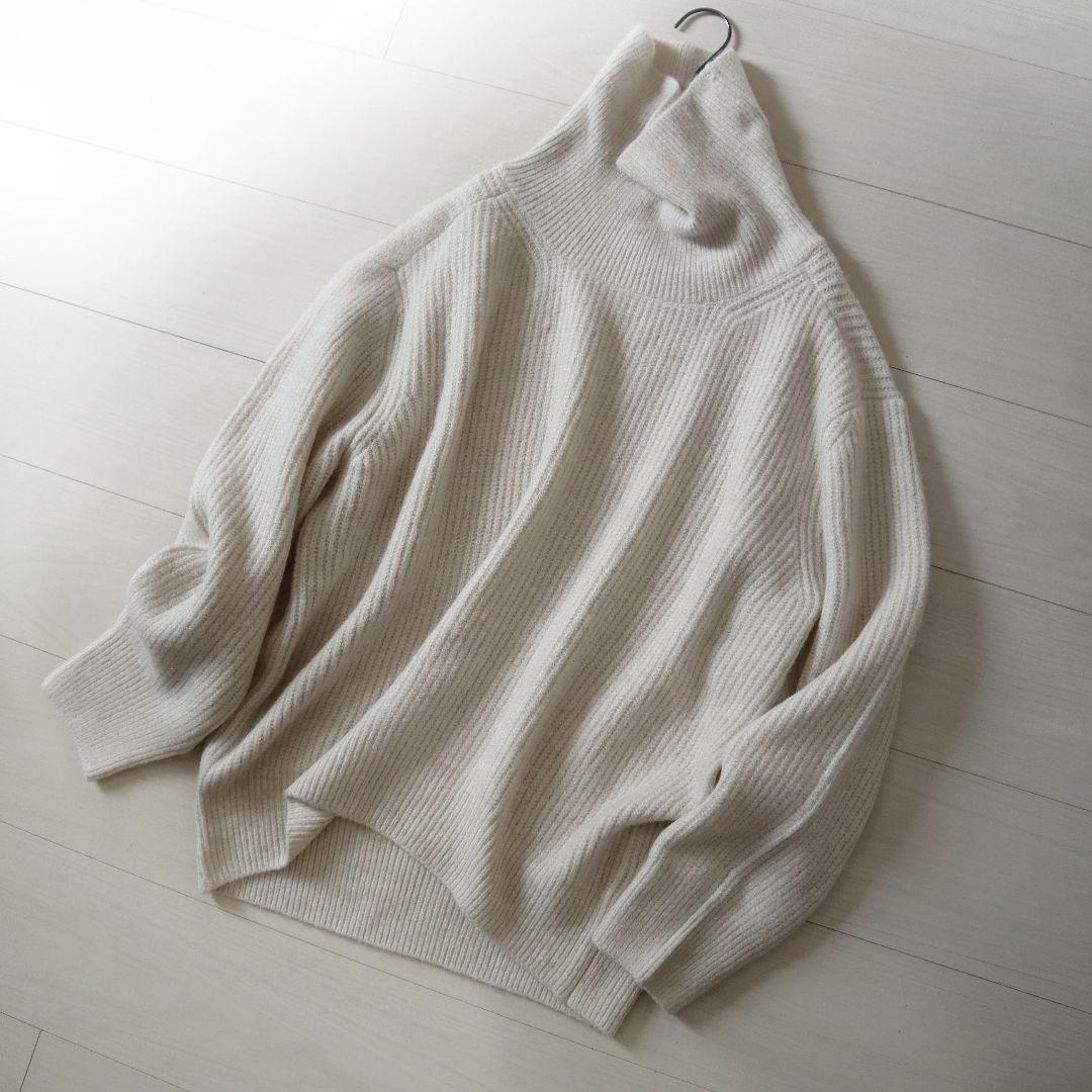 新品淡雪エクリュホワイトアーバンリサーチドロップショルダータートルネックニット