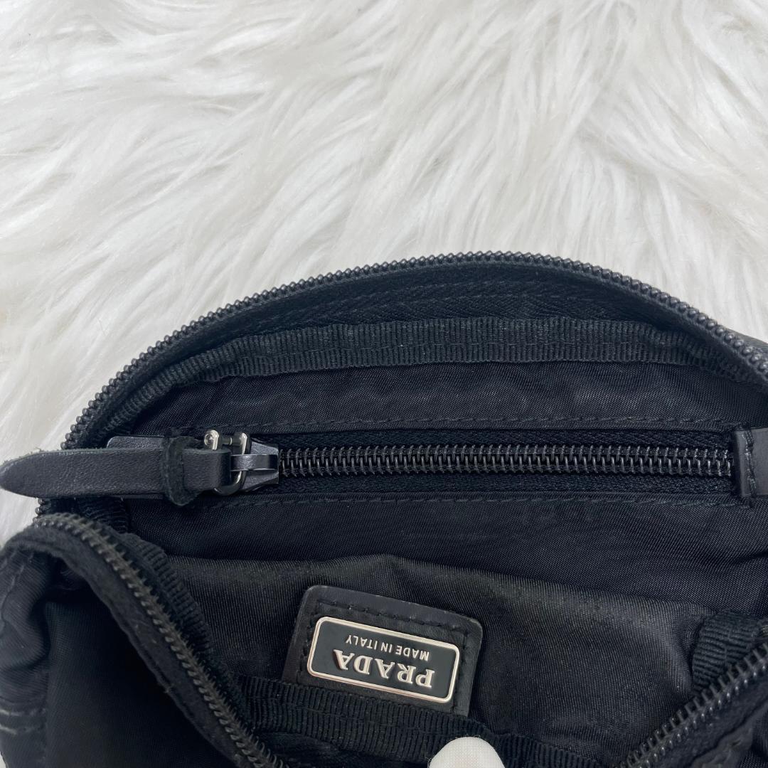 PRADA プラダ　ポーチ 三角ロゴ ブラック　白タグあり　美品