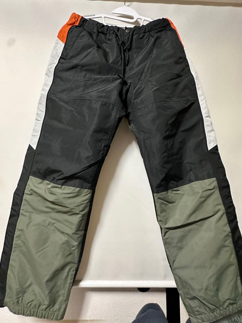 新品未使用　エスケイプ　スノーウェアscape outerwearセットアップ