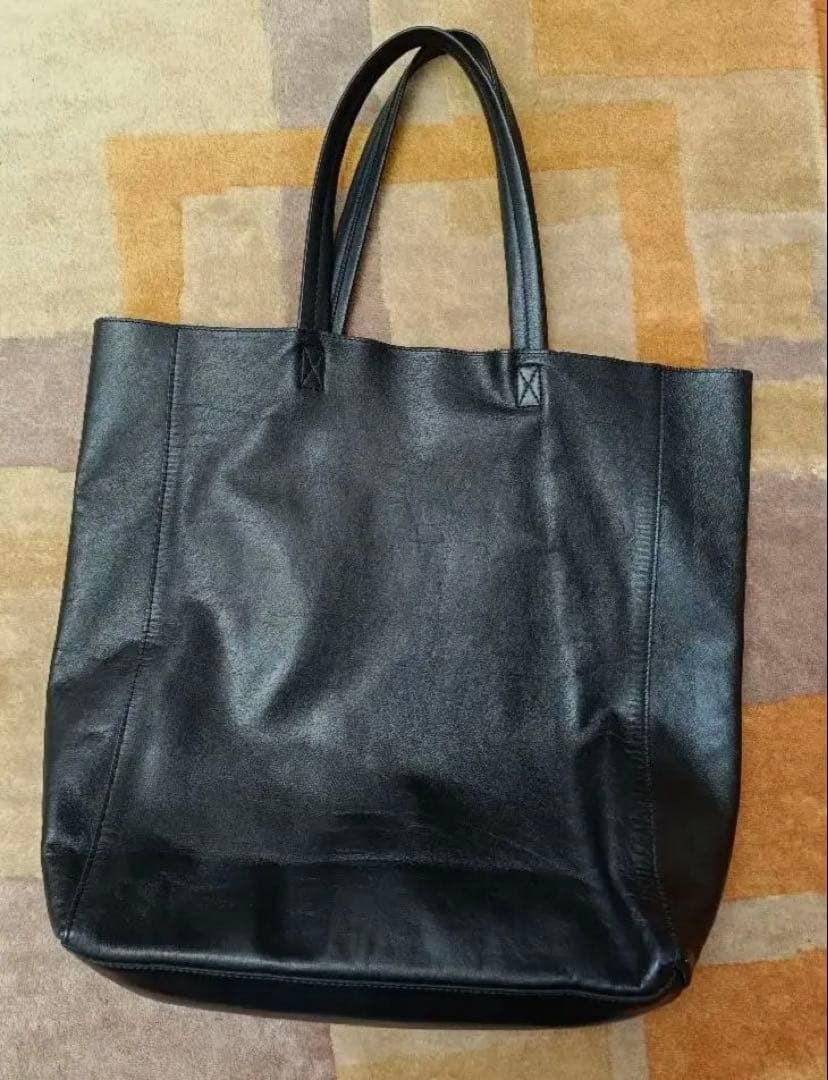 使えるブラック　大人　MARGARET HOWELL レザートートバッグ　本革