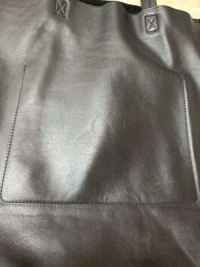 使えるブラック　大人　MARGARET HOWELL レザートートバッグ　本革