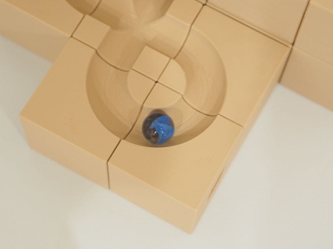 【りんご】マグキューブ 磁石内蔵型 ビー玉転がし ライトブラウン