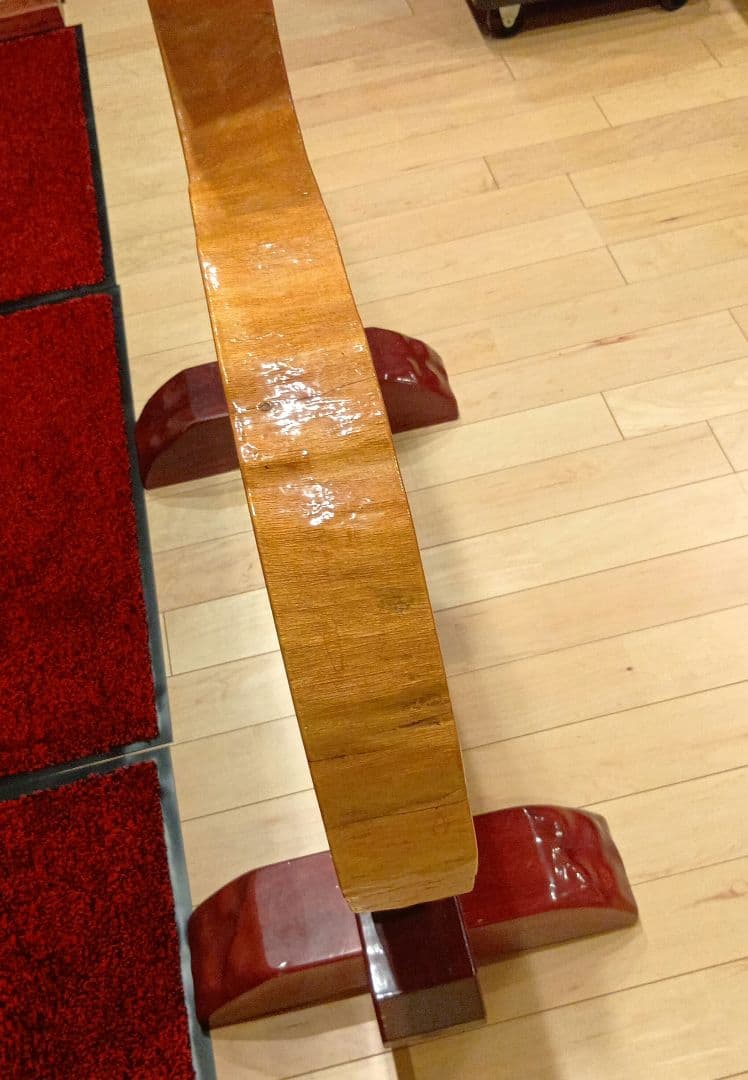 木製衝立（かりん） 赤色 不規則な形状