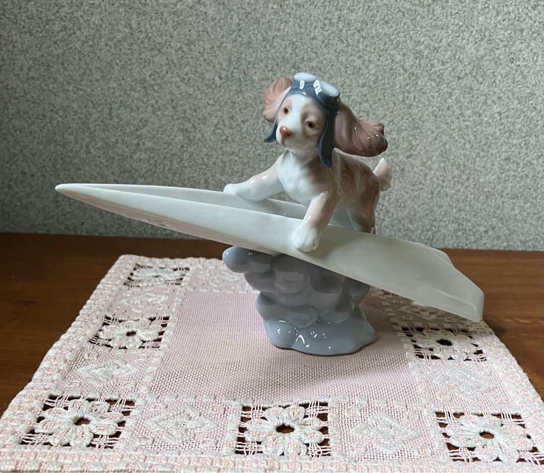 リヤドロ　パイロット　紙飛行機　犬