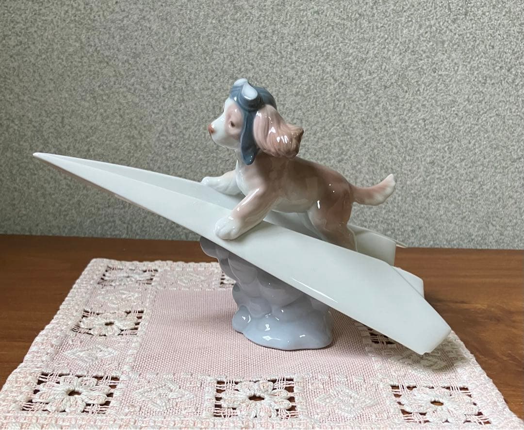 リヤドロ　パイロット　紙飛行機　犬