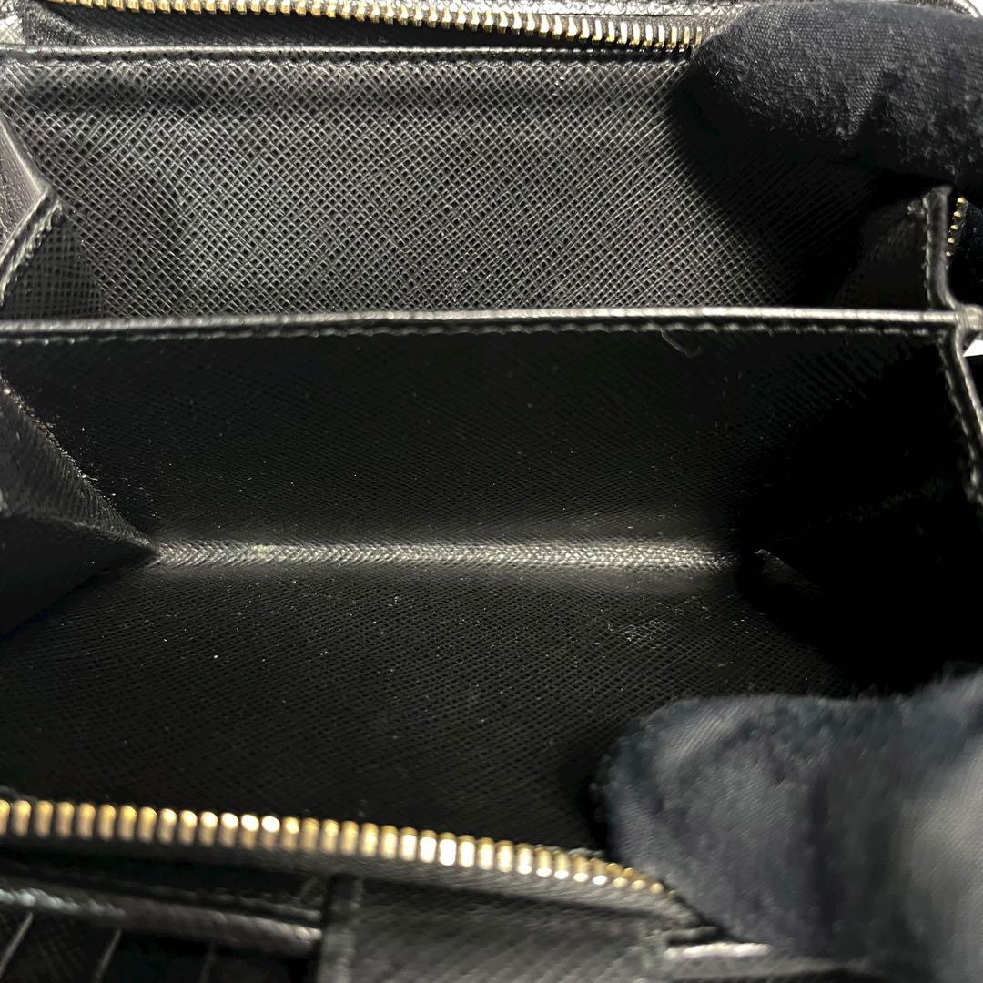 希少✨プラダ 二つ折り財布 シャイン ロゴ金具 サフィアーノ ブラック 黒