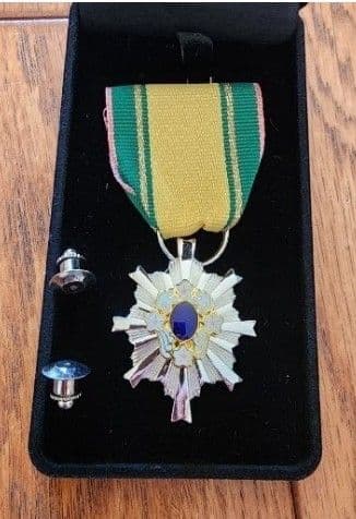 第3級防衛功労章発明考案業務改善メダルはタイタック式