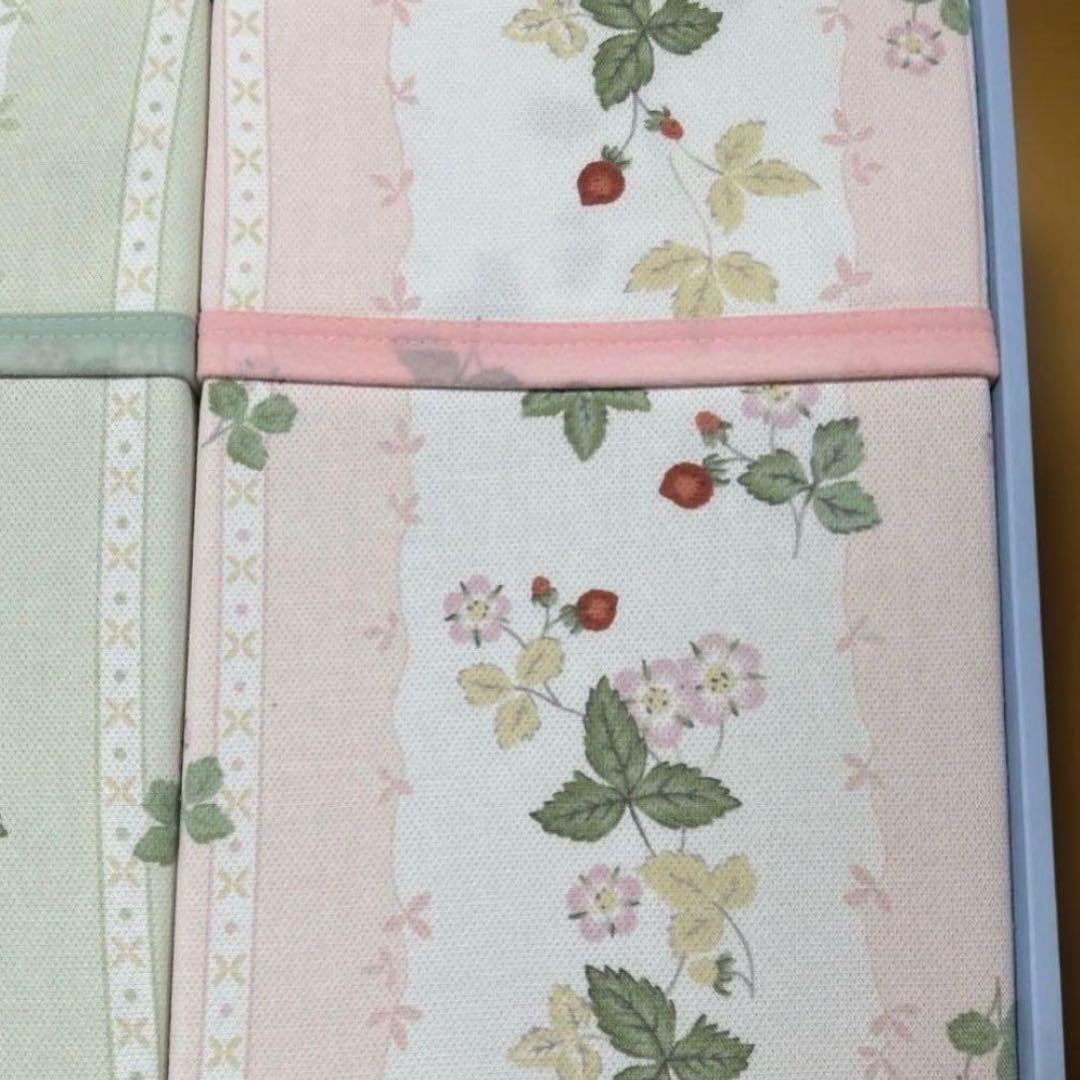 ウェッジウッド　綿毛布　ワールドストロベリー