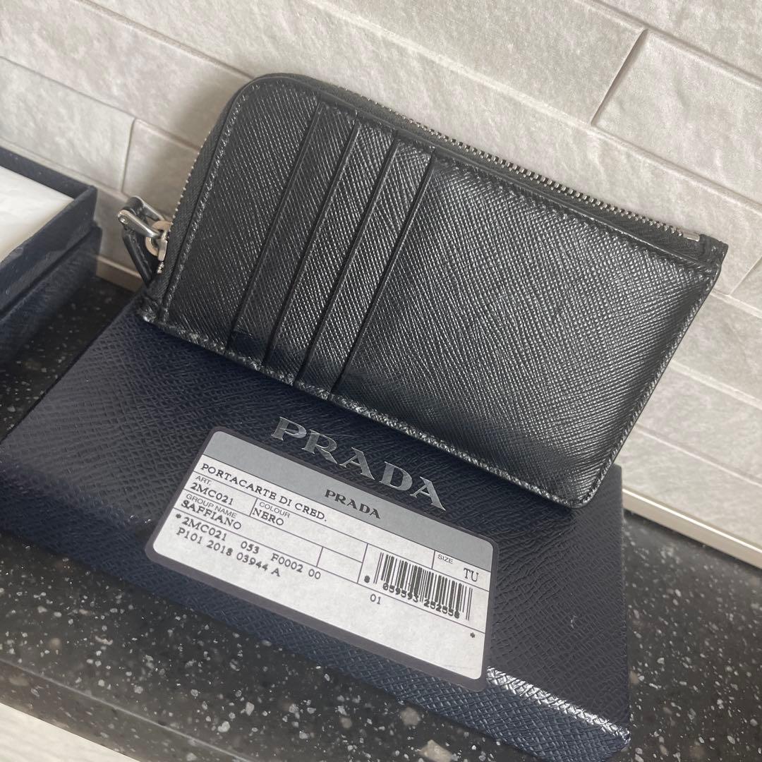 PRADAプラダ ポルタカルト・ディ・クレディト カードケース本革黒 美品