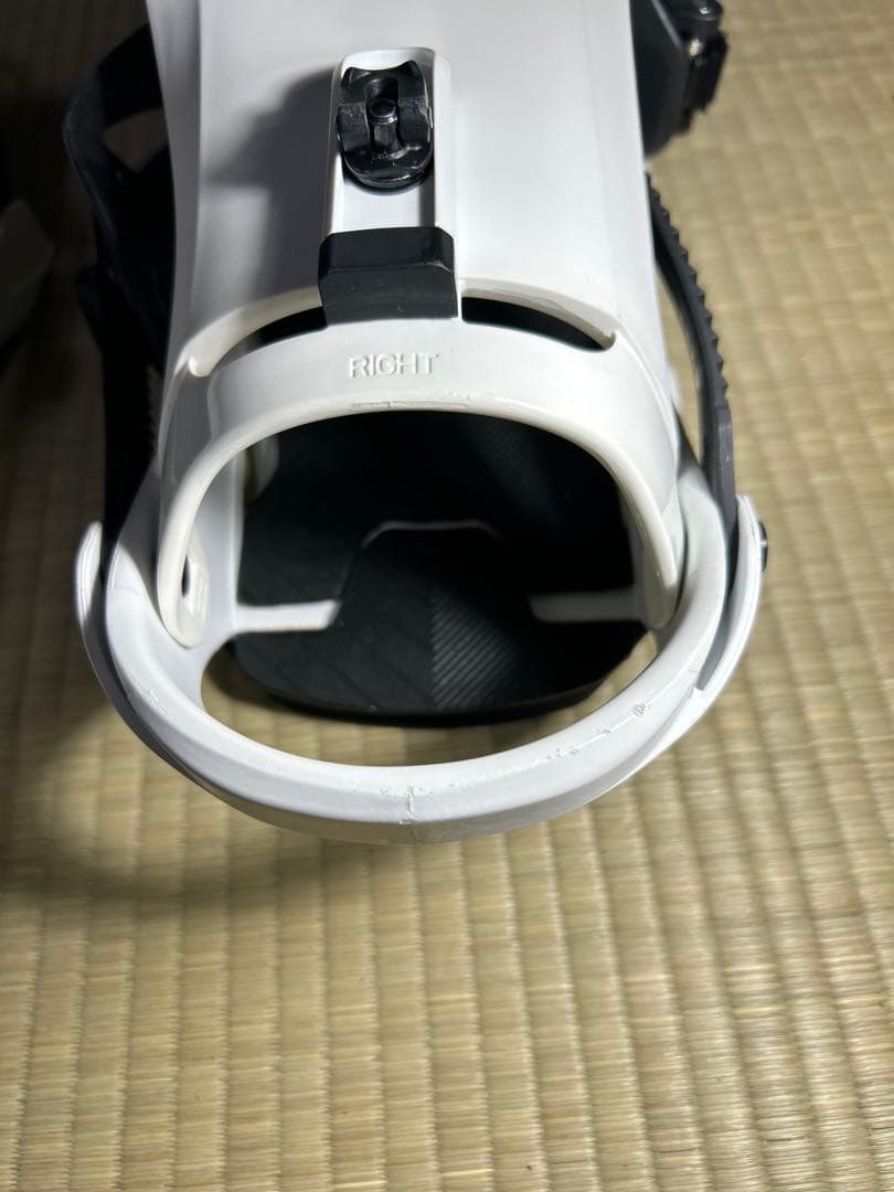 SALOMON RHYTHM ホワイト/スノーボードビンディング　Mサイズ