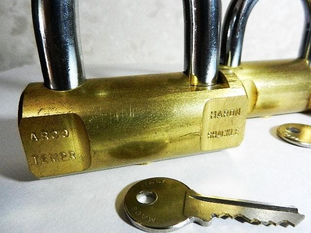 イタリア「Ｖｉｒｏ」ブランドシリンダー南京錠３点