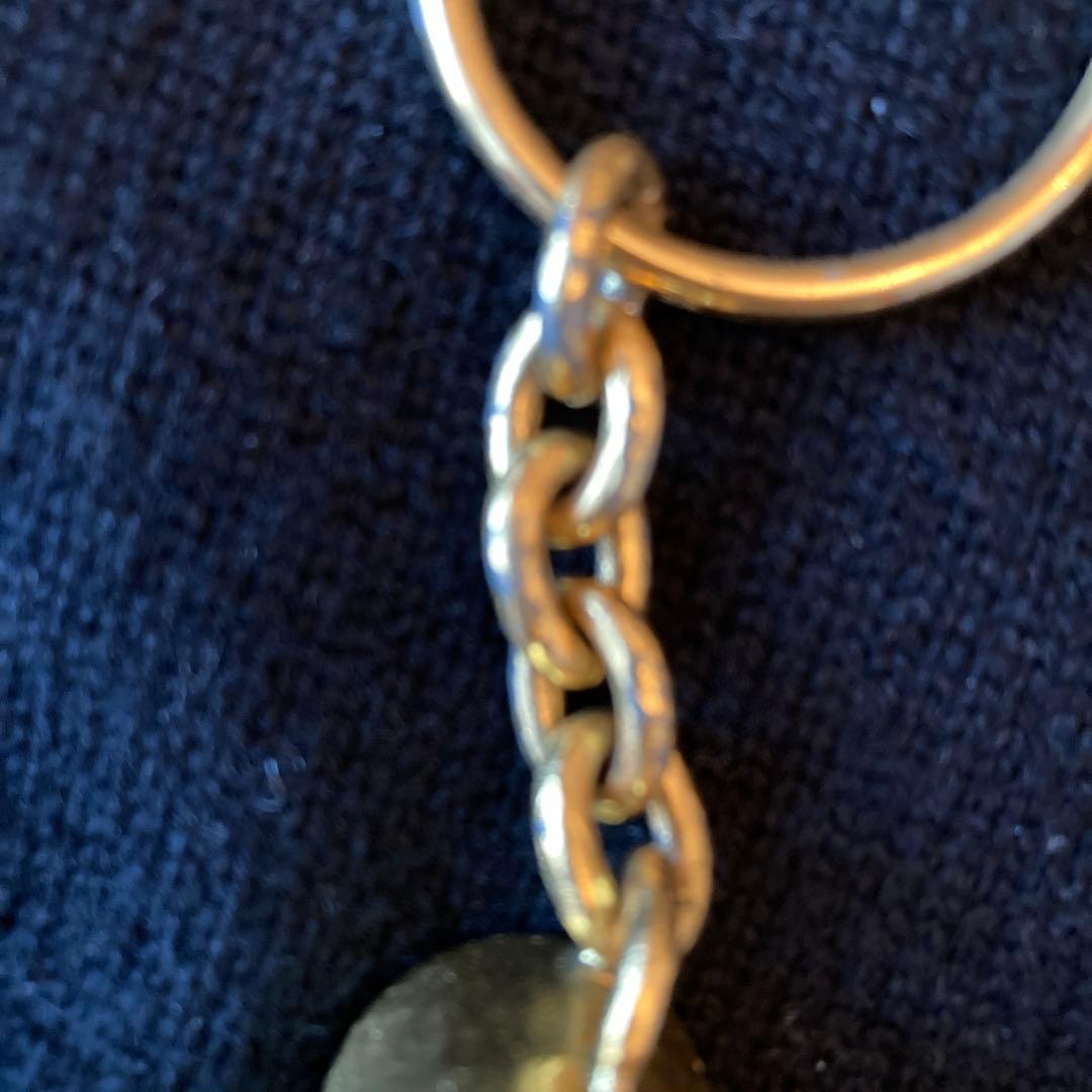 CHANEL　ゴールド ホイッスル型キーホルダー