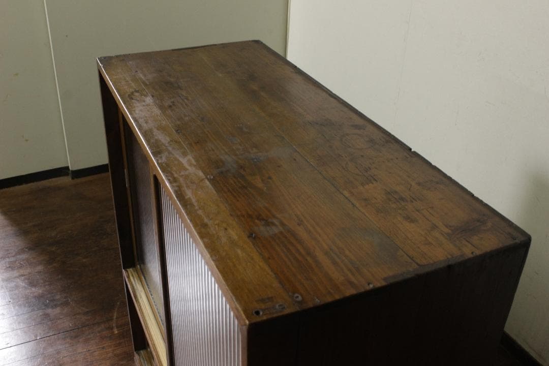 昭和レトロ 古い木製茶箪笥 モールガラス 戸棚 食器棚 古家具 欅 古材