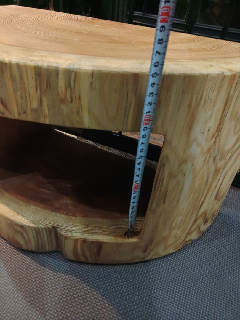 杉の半割り丸太のくりぬきスツール