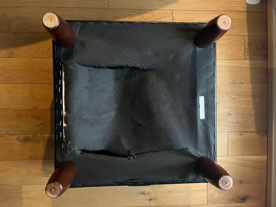 カリモク60 オットマン 黒