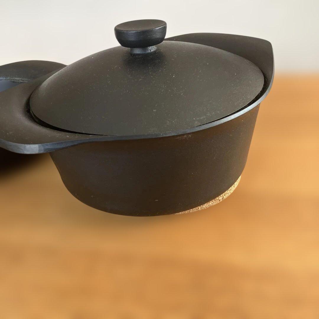 柳宗理デザインの南部鉄器の鉄鍋（浅型・深型のセット）