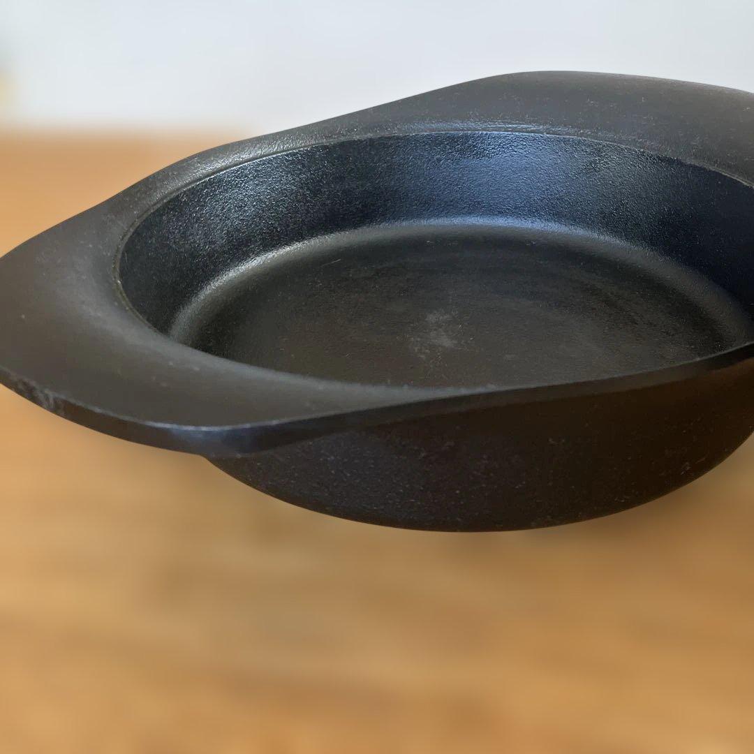 柳宗理デザインの南部鉄器の鉄鍋（浅型・深型のセット）