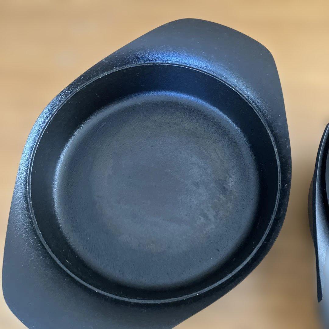 柳宗理デザインの南部鉄器の鉄鍋（浅型・深型のセット）
