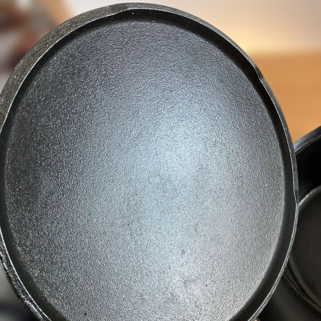 柳宗理デザインの南部鉄器の鉄鍋（浅型・深型のセット）