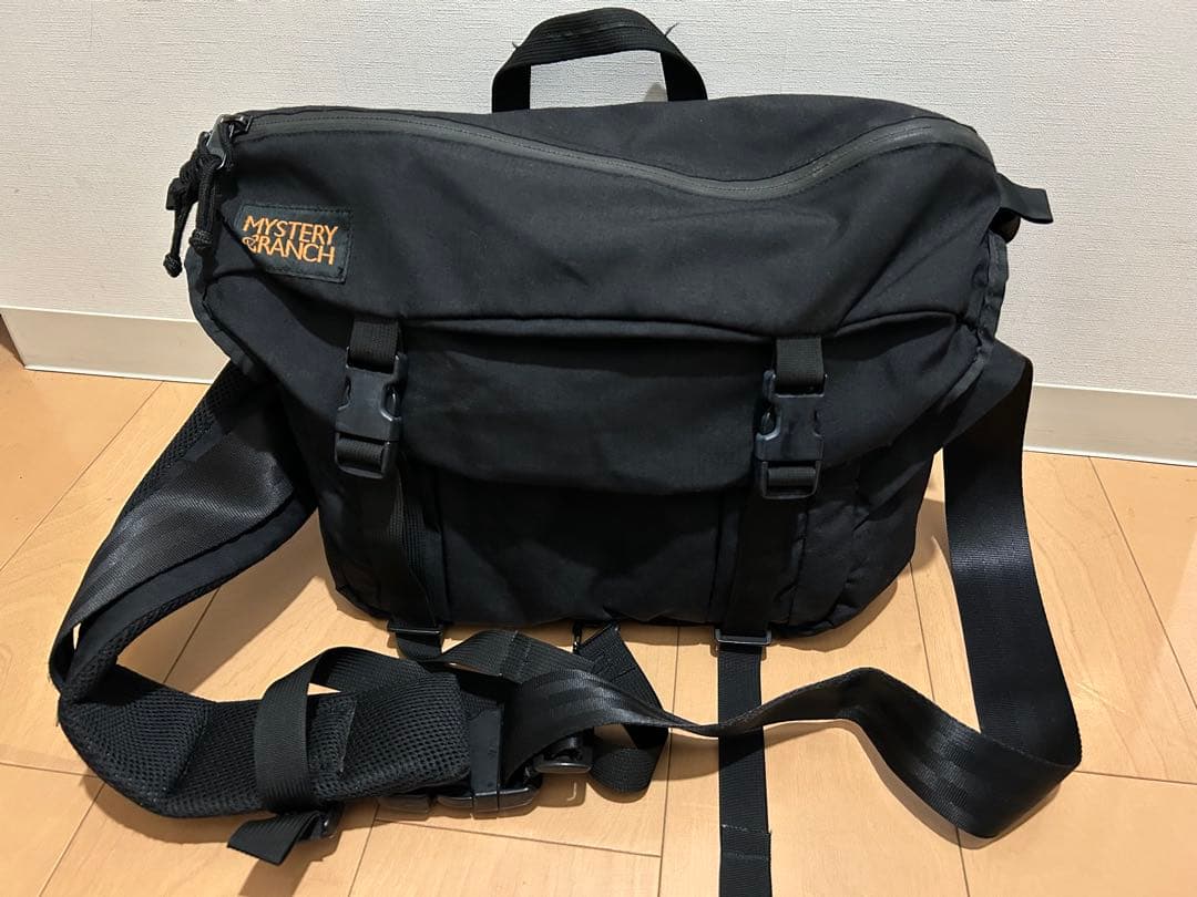 ミステリーランチ　メッセンジャーバッグ　インベーダー(?)