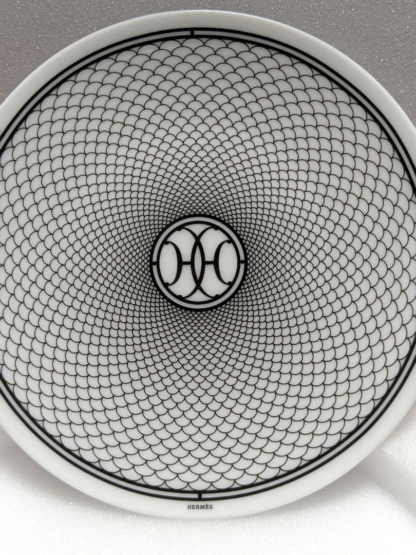 新品、未使用　HERMES パンプレート　Hデコ　 円形皿 白１４cm　１枚