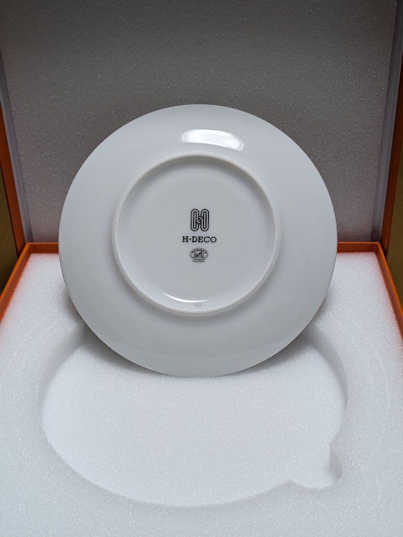 新品、未使用　HERMES パンプレート　Hデコ　 円形皿 白１４cm　１枚