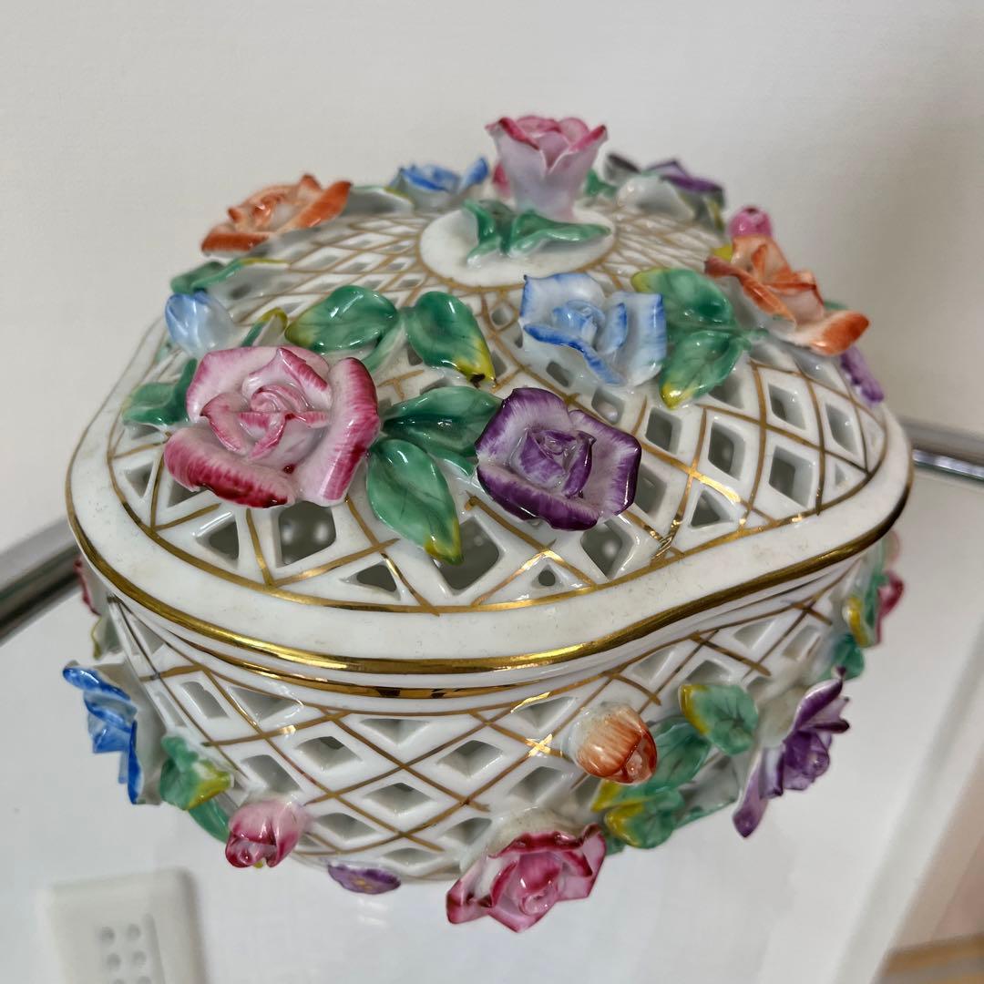 大きな素敵なバラの器　リモージュ　陶器。大幅値下げしました。