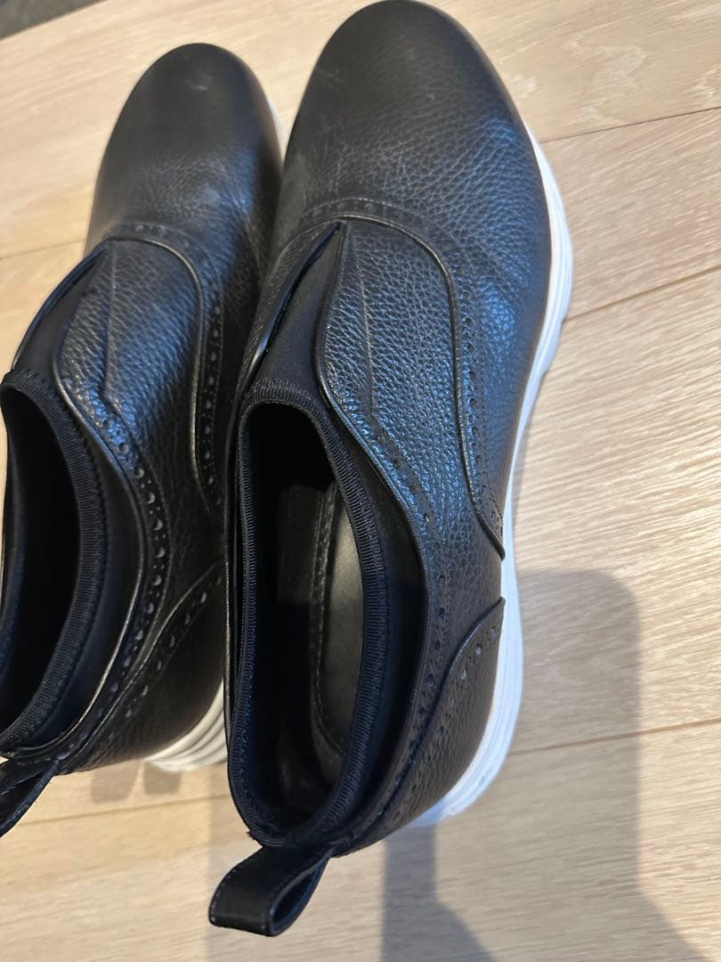 1PIU1UGUALE3の「CLASSIC NEO SLIP ON」黒 靴