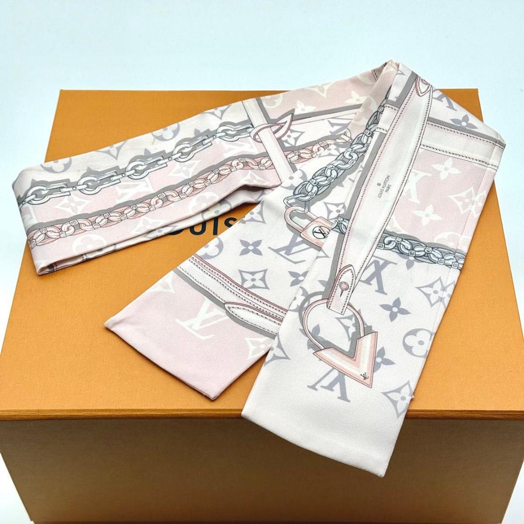 ルイヴィトン バンドー モノグラム コンフィデンシャル スカーフ シルク ピンク