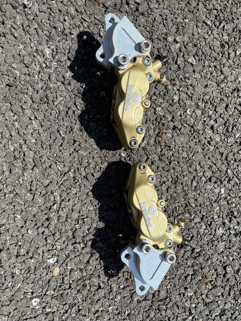 バイクブレーキキャリパー　ブレンボ