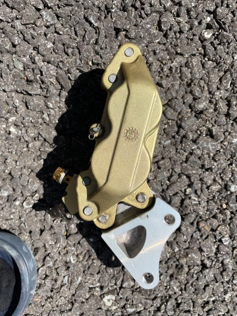 バイクブレーキキャリパー　ブレンボ