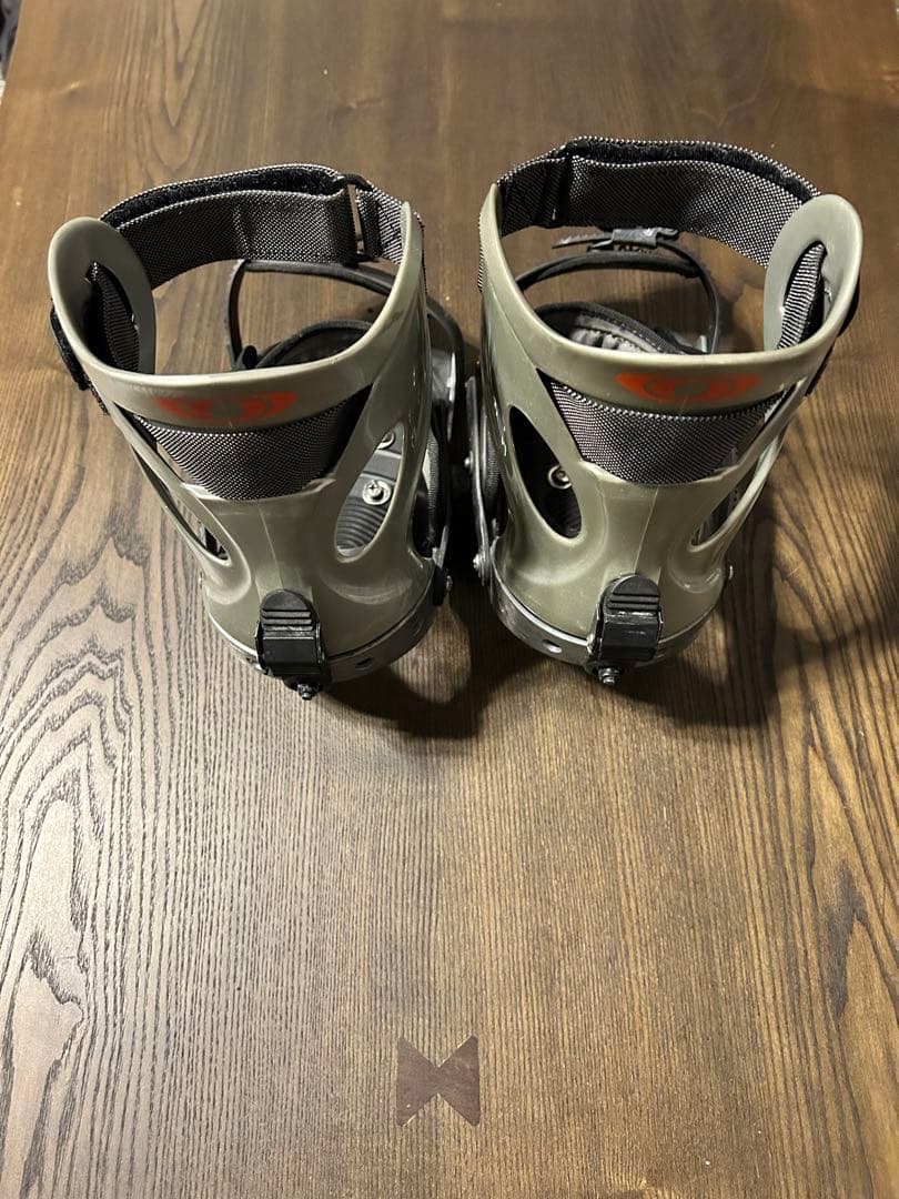 サロモン　スノーボードビンディング