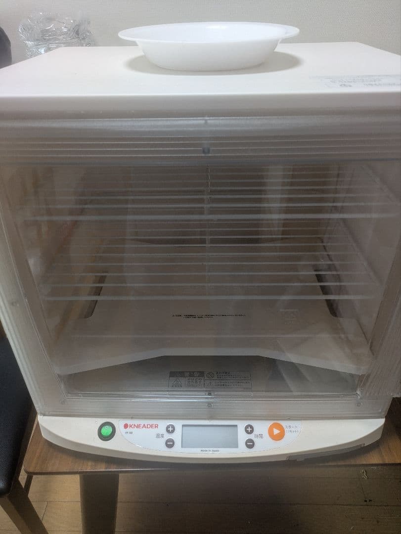 3段 ホワイト日本ニーダーな発酵器です。