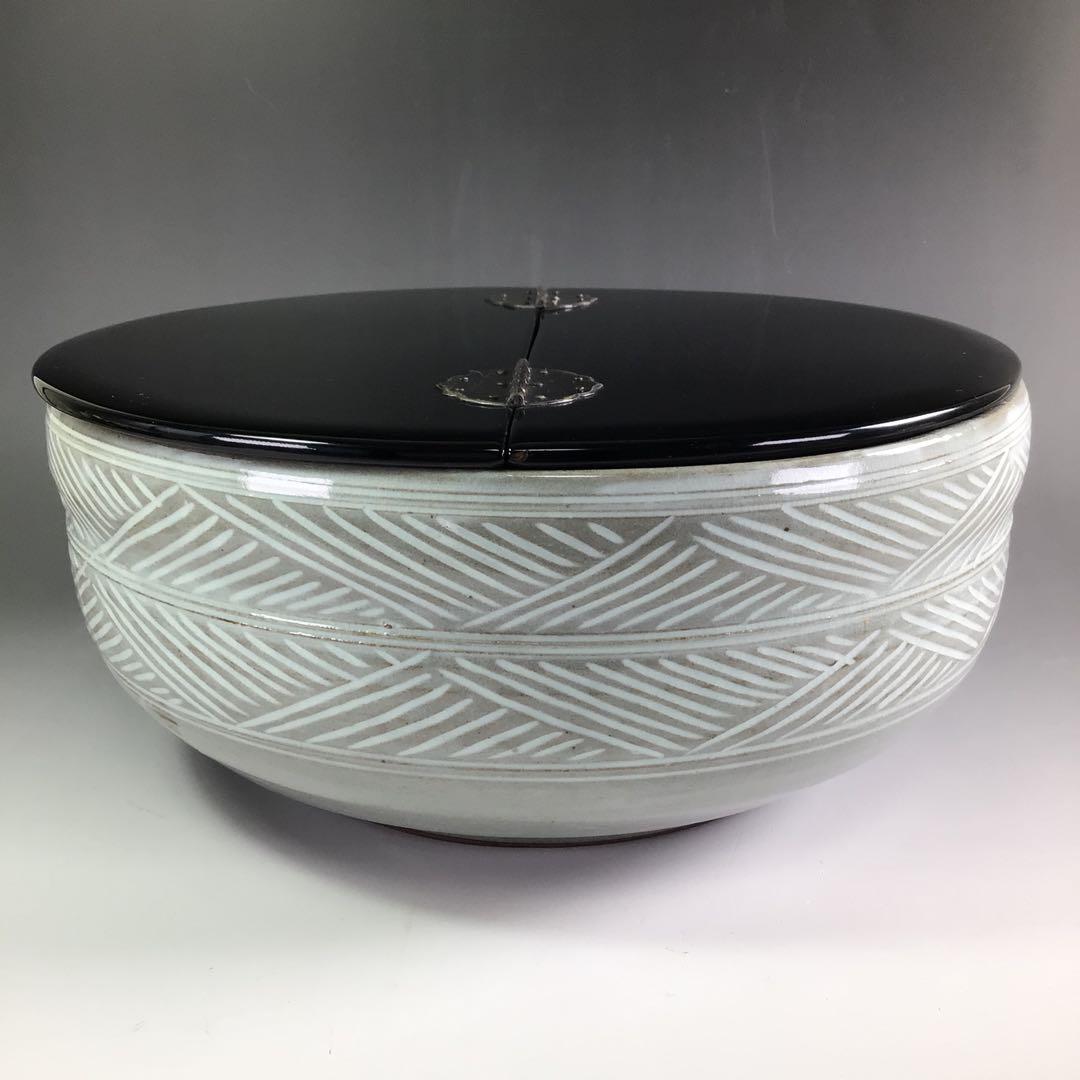 Ｒ２３３　水指　『春永造』『大徳寺　松長剛山　箱書』『彫三島』『平水指』　共箱