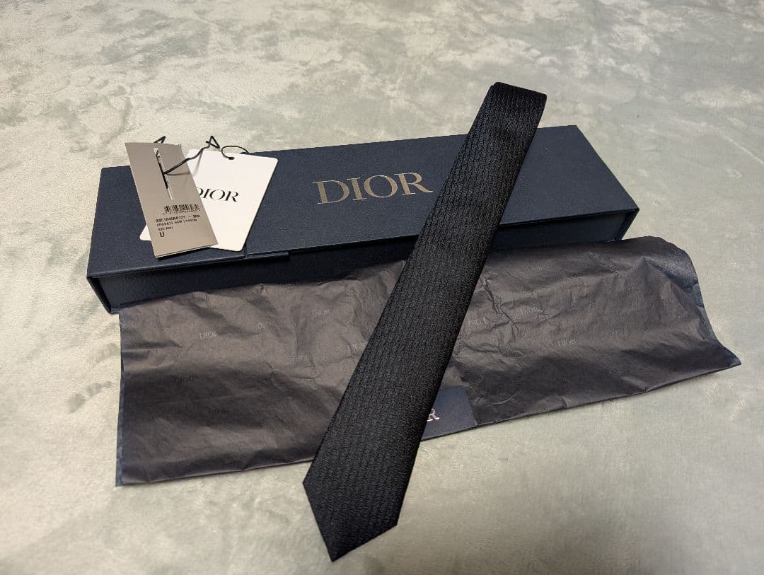 美品！鑑定あり　数回着用のみ クリスチャンディオール ネクタイ　（付属品完備）
