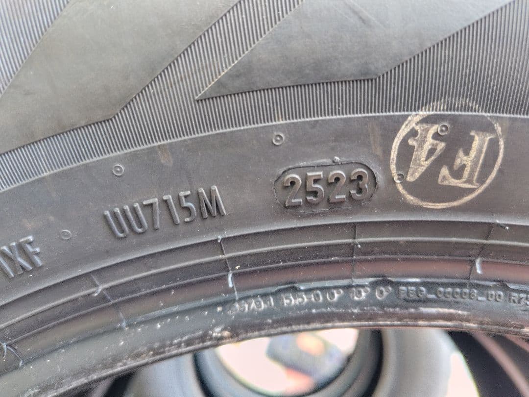 ピレリ シンメトリコ 195/65R15 2023年製