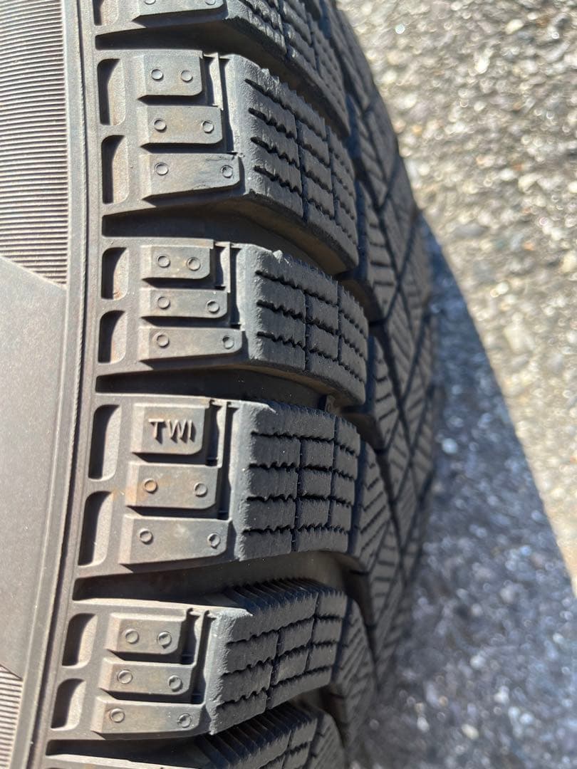 【ホイール付4本】 JEEP レネゲート スタッドレスタイヤ ピレリ