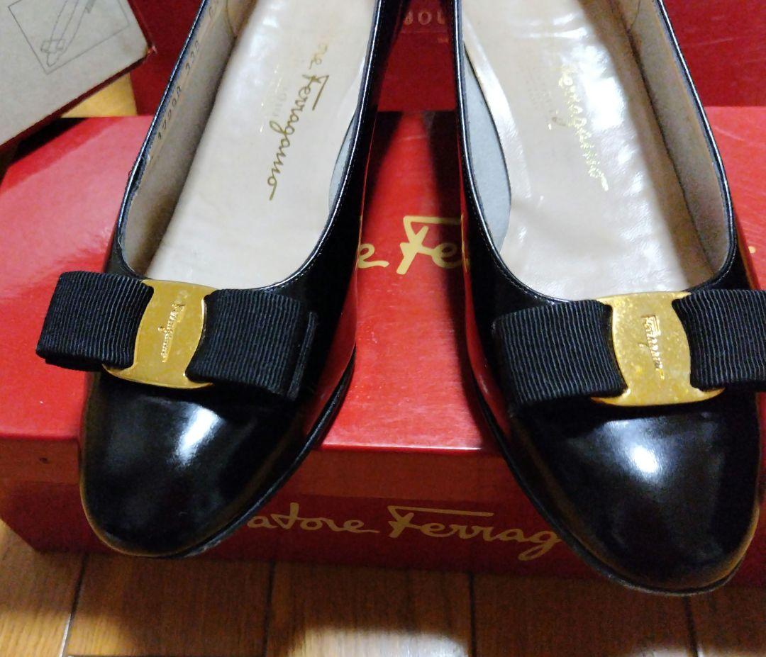 Salvatore Ferragamo 定番ヴァラ 黒23.5cm　Oku